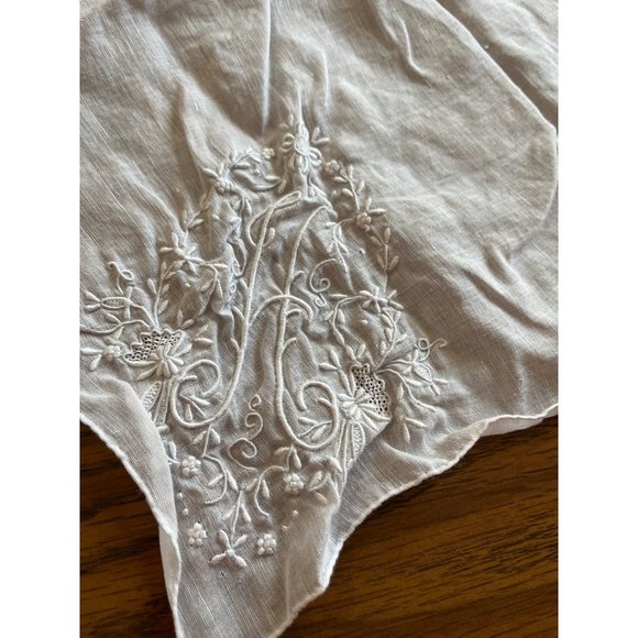 White embroidered handkerchiefs - Picture 3 of 16